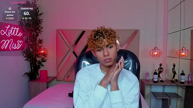 Anyelo_Twink Adlı Modelin Web Kamerası Şovu
