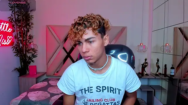 Anyelo_Twink Webcam Show