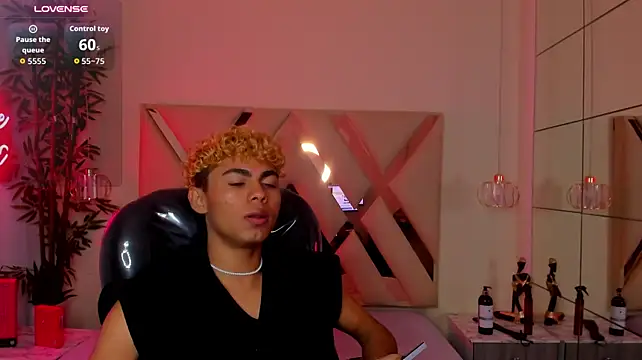 Anyelo_Twink Adlı Modelin Web Kamerası Şovu