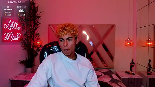 Anyelo_Twink 网络视讯表演