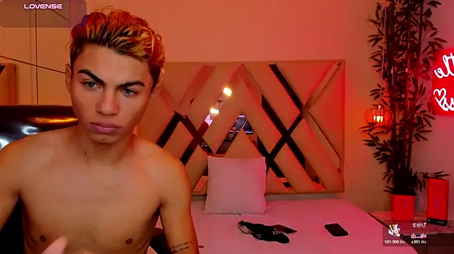 Anyelo_Twink Show in webcam