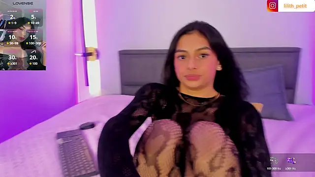 lilith_petit_ Adlı Modelin Canlı XXX Sohbeti