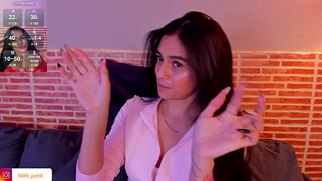 lilith_petit_'s Webcam Show