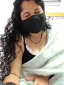 Priyaji7575のライブXXXチャット