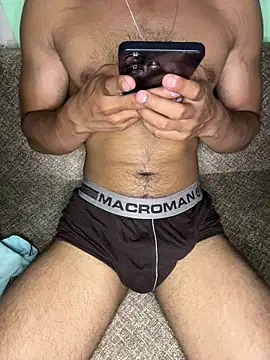 Urdaddyfuck 网络视讯表演