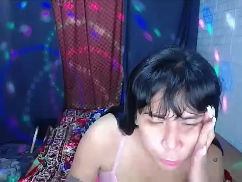 Show modela BriannaCruz24 na web-kameri