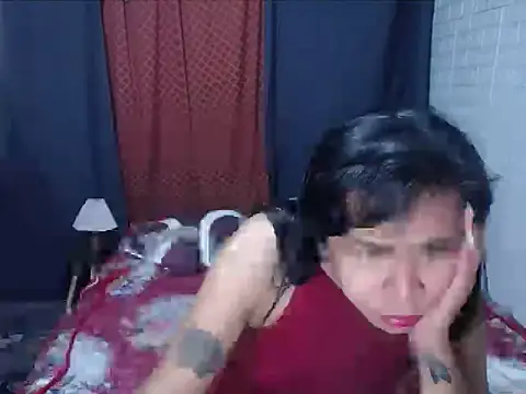 BriannaCruz24: διαδικτυακό σόου στην κάμερα