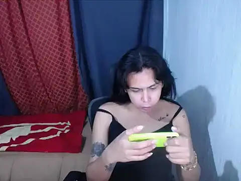 BriannaCruz24: διαδικτυακό σόου στην κάμερα
