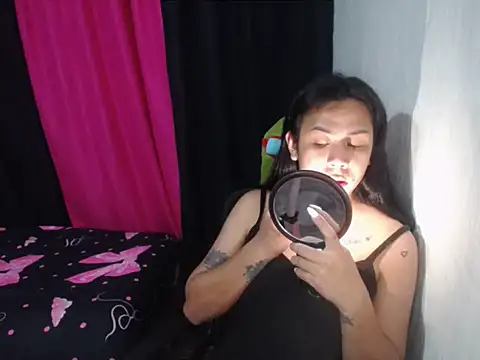 BriannaCruz24のウェブカメラショー