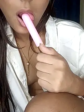 TrendyTales_'s Webcam Show