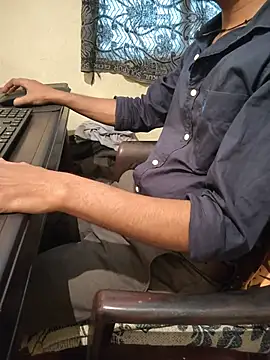 monstrous_bull Adlı Modelin Web Kamerası Şovu