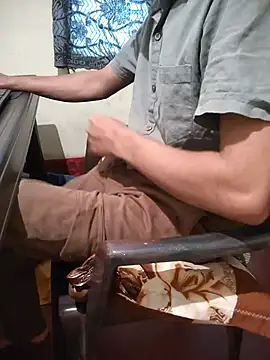 monstrous_bull Show in webcam