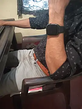 monstrous_bull Webcamshow