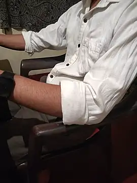 monstrous_bull Pertunjukan Webcam