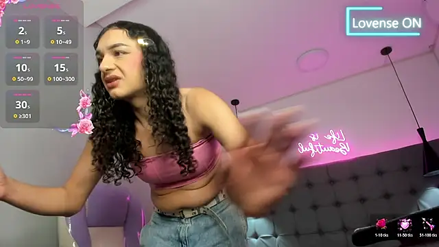 scarletcherry18's Webcam Show
