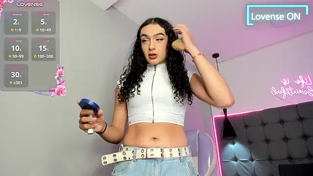 Show modela scarletcherry18 na web-kameri