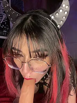 Pokazy przed kamerką – neo_vampy