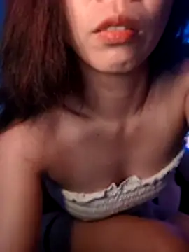 25sweetlilbunny Show in webcam