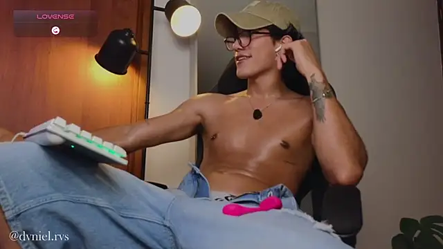 emilio_rivs' Webcam Show