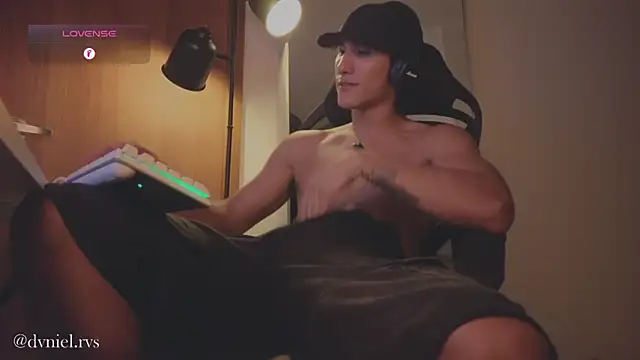 emilio_rivs' Webcam Show