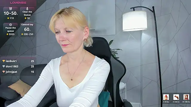 Julie_Lucas: онлайн-секс-чат