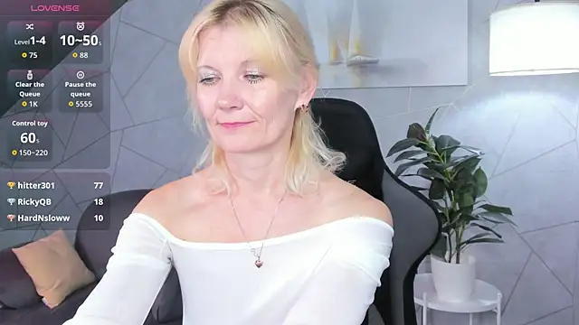 Julie_Lucas' Live XXX Chat