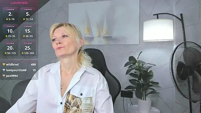 Chat XXX en directo de Julie_Lucas