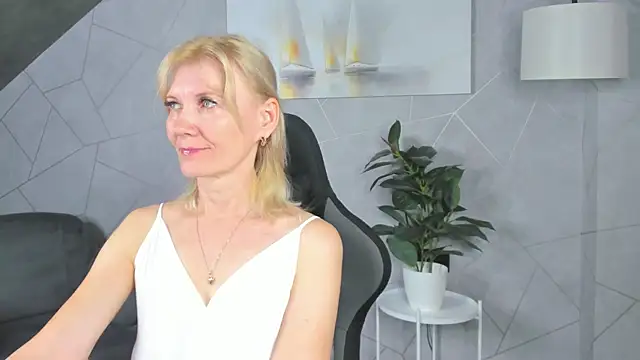 Julie_Lucas' Live XXX Chat
