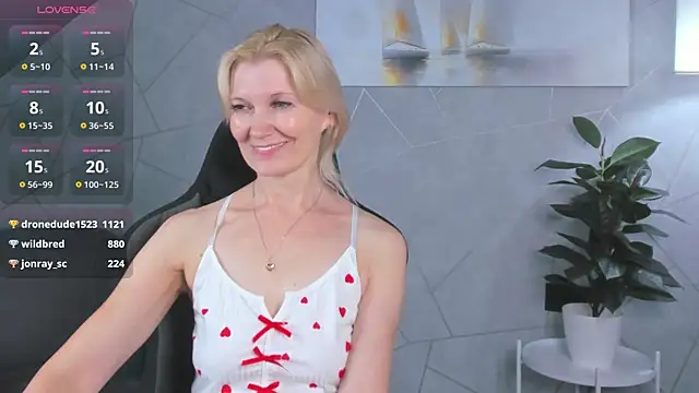 Julie_Lucas Live XXX-Chat