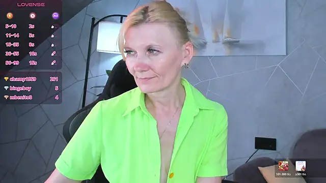 Julie_Lucas live XXX chat