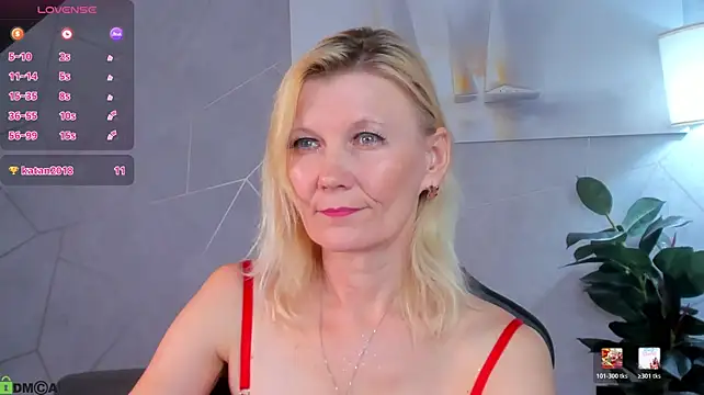 Julie_Lucas Live XXX-Chat
