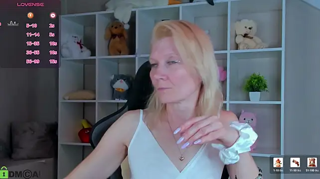 Julie_Lucas Live XXX-chat
