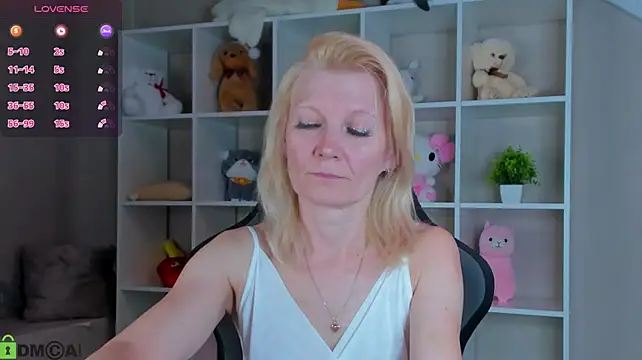 Julie_Lucas' Webcam Show