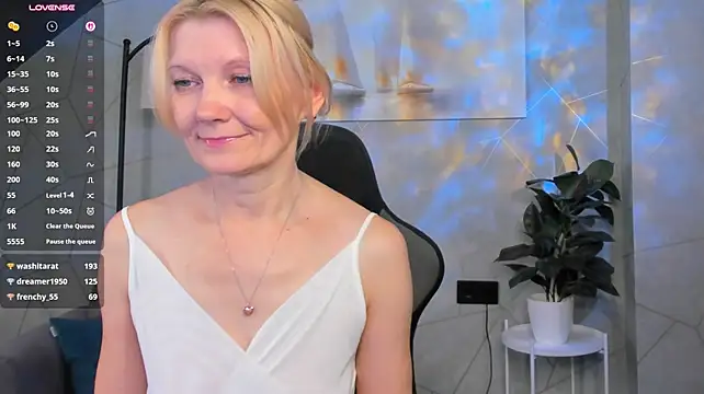 Julie_Lucas' Webcam Show