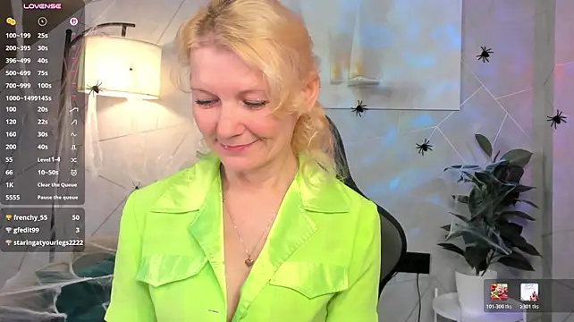 Julie_Lucas' Webcam Show