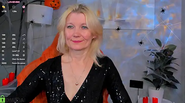 Julie_Lucas' Webcam Show