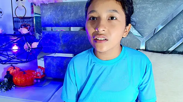 แชท XXX สดของ Real_virgin_Pussy
