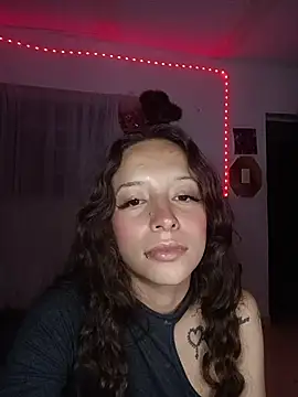AlexxaAndRileyy élő XXX-chatje