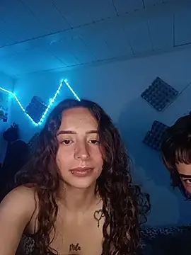 Chat +18 de AlexxaAndRileyy ao vivo