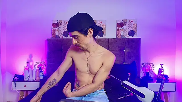 Ethan_Briggs_ Adlı Modelin Web Kamerası Şovu