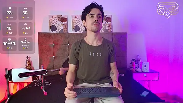 Pertunjukan Kamera Web Ethan_Briggs_