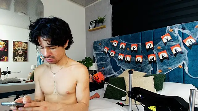 Ethan_Briggs_ Show in webcam
