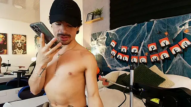 Ethan_Briggs_'s Webcam Show