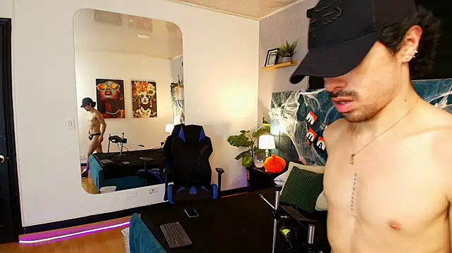 הופעת וובקאם של Ethan_Briggs_