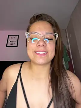 Pretty__Milf 网络视讯表演