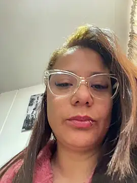 MelissaPrettyMilf 网络视讯表演