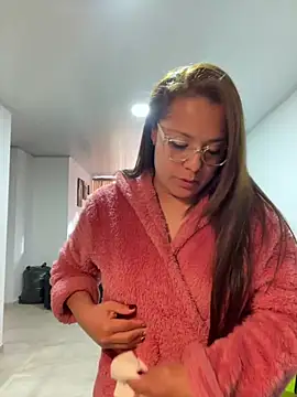 MelissaPrettyMilf 网络视讯表演