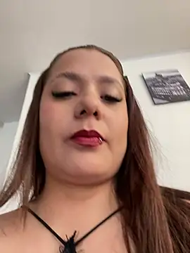 Chatroom XXX en direct de MelissaPrettyMilf