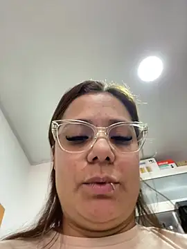 MelissaPrettyMilf's Live XXX Chat