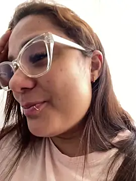 MelissaPrettyMilf 现场XXX聊天